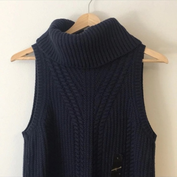 NEW! Banana Republic Turtle Neck Knit - Picture 2 of 4